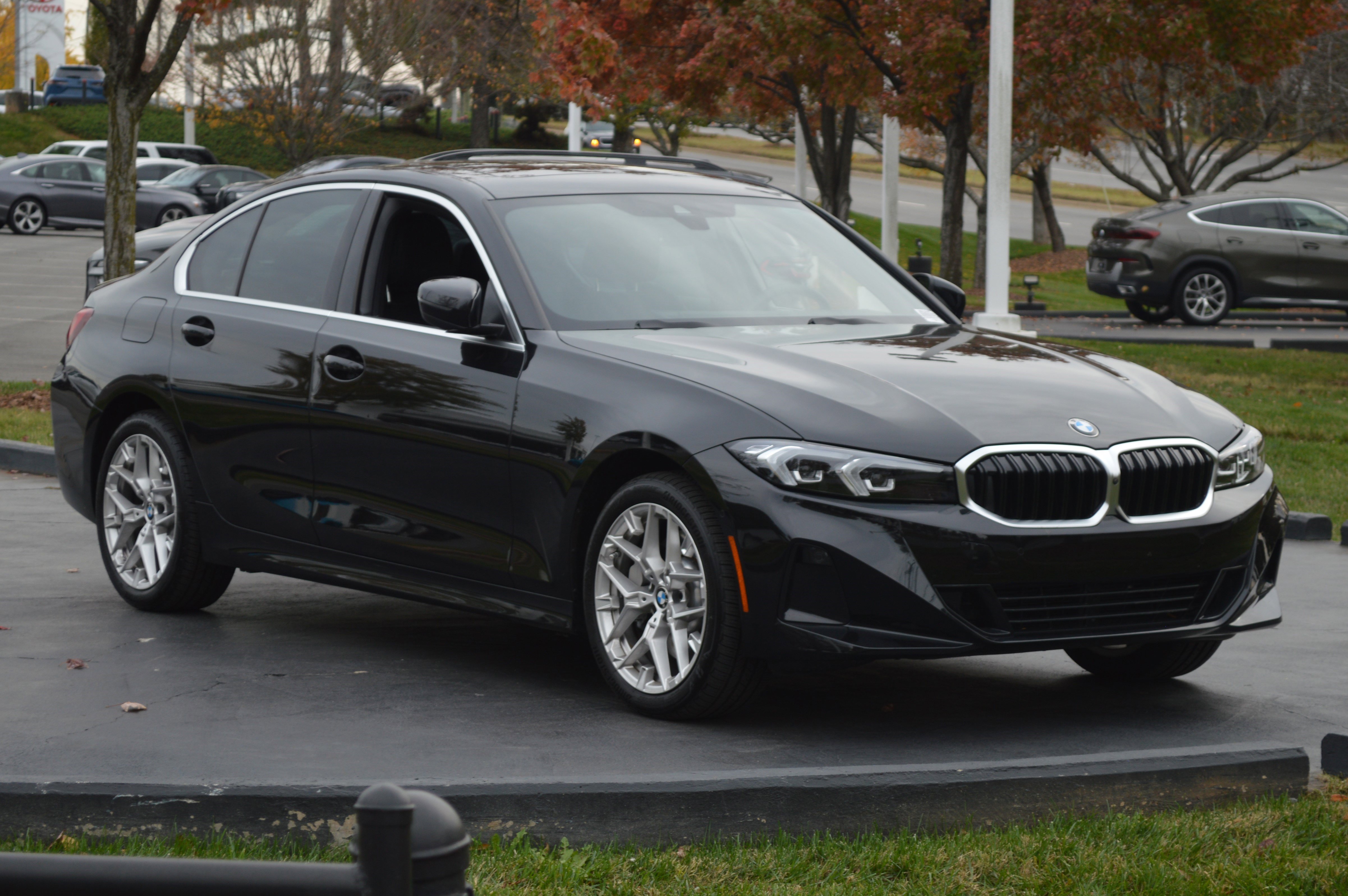 Used 2025 BMW 330i xDrive Sedan w/ Convenience Package AWD/4WD image 5