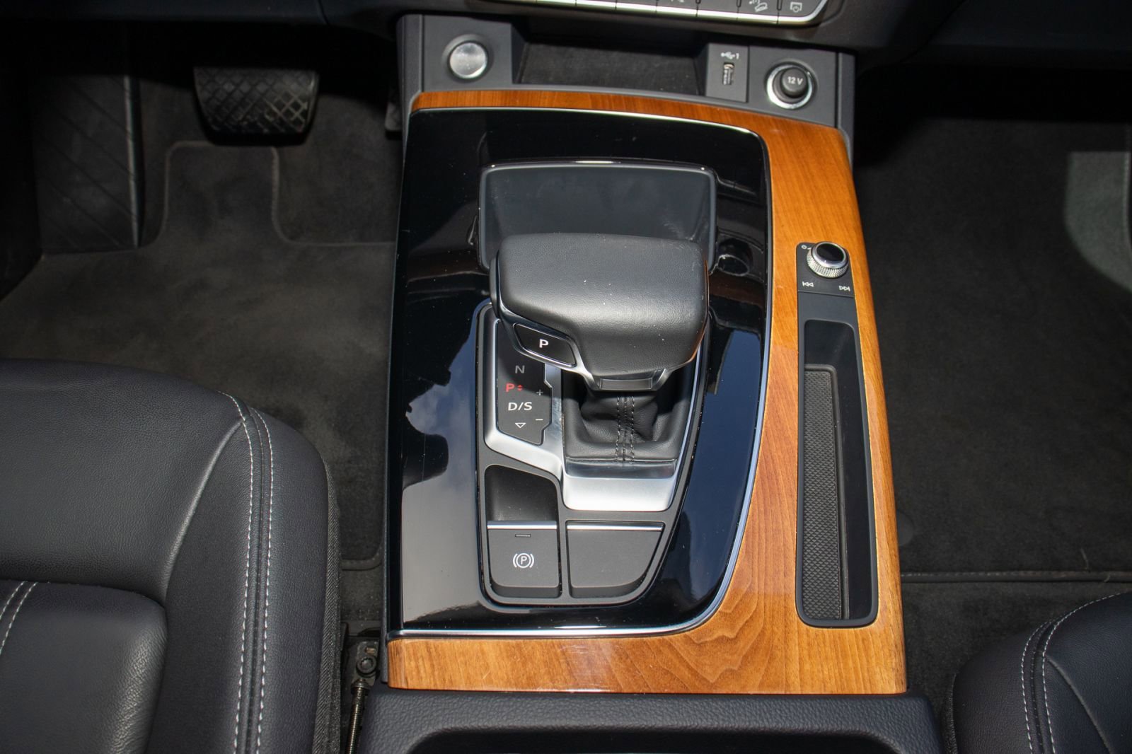 Used 2023 Audi Q5 2.0T Premium w/ Convenience Package image 25