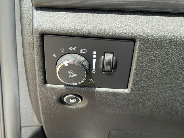 Used 2021 Jeep Grand Cherokee Laredo w/ Security & Convenience Group RWD image 19