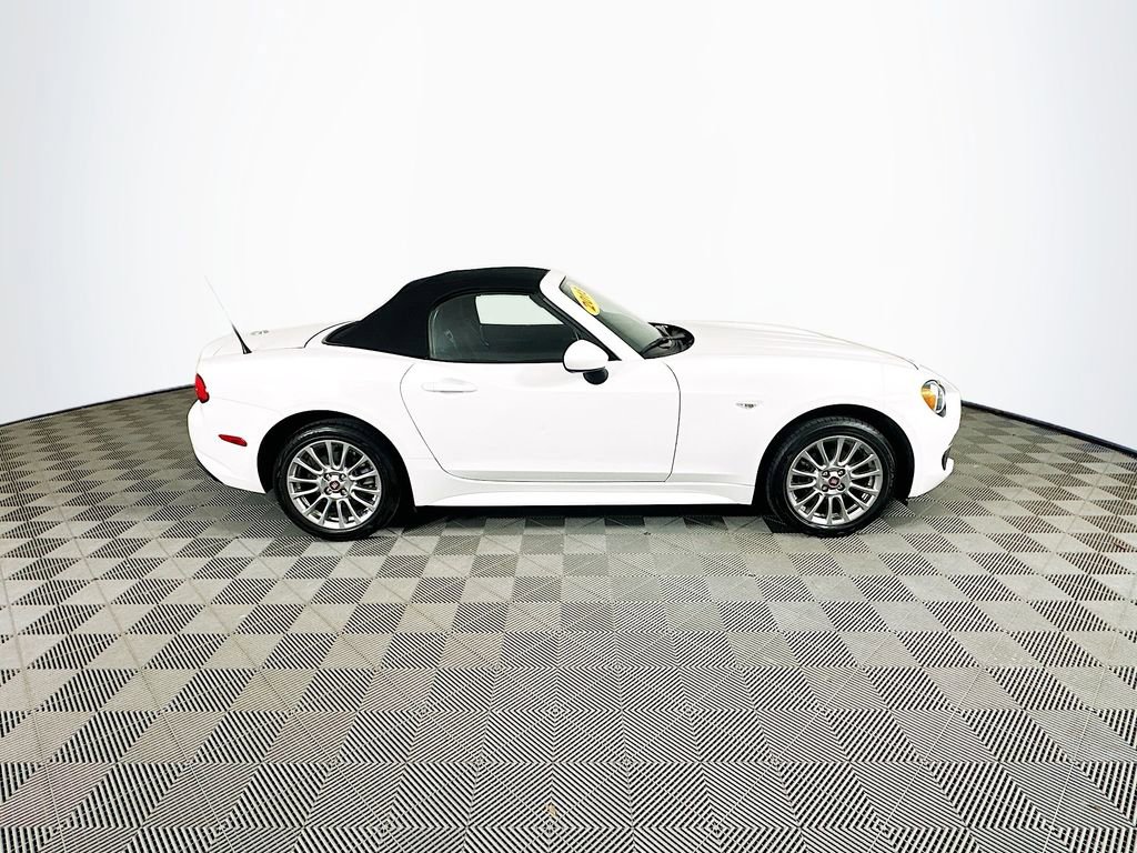Used 2018 FIAT 124 Spider Classica RWD image 11