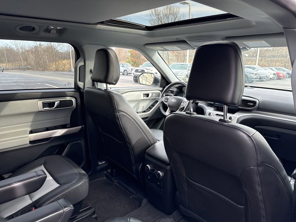 Used 2022 Ford Explorer XLT w/ Equipment Group 202A image 29