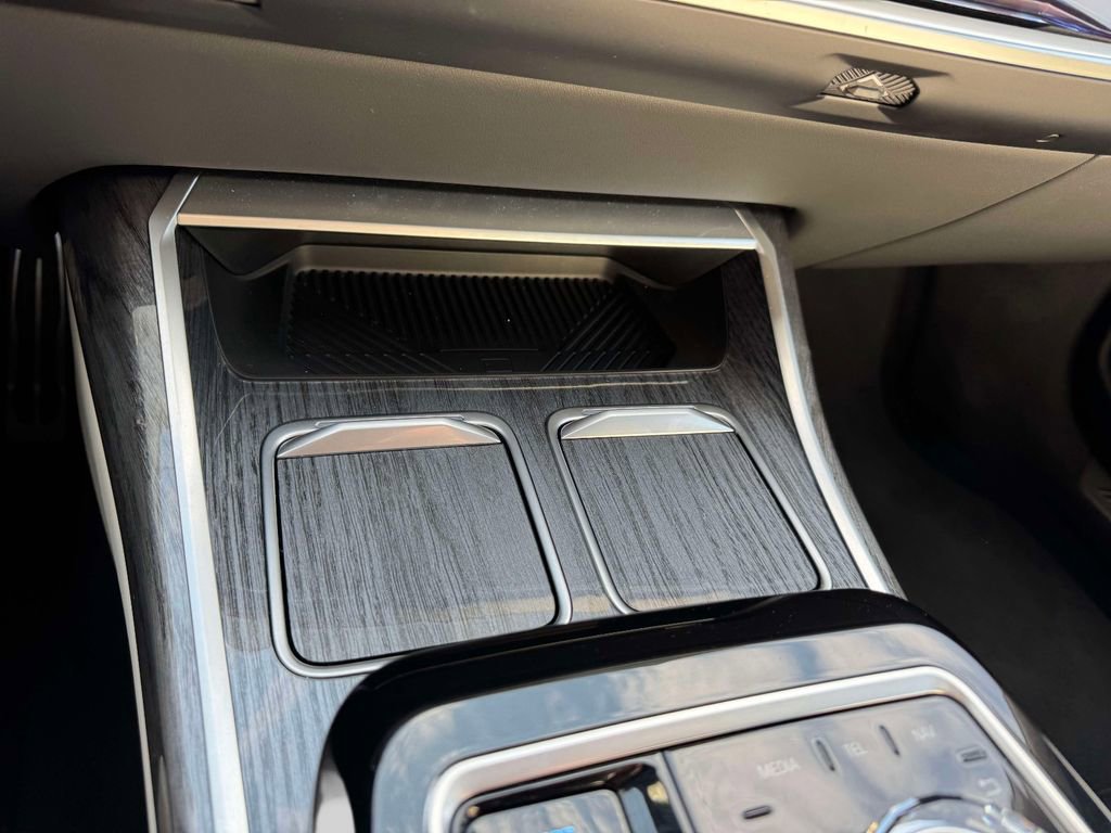 Certified 2025 BMW i7 eDrive50 w/ M Sport Package image 14