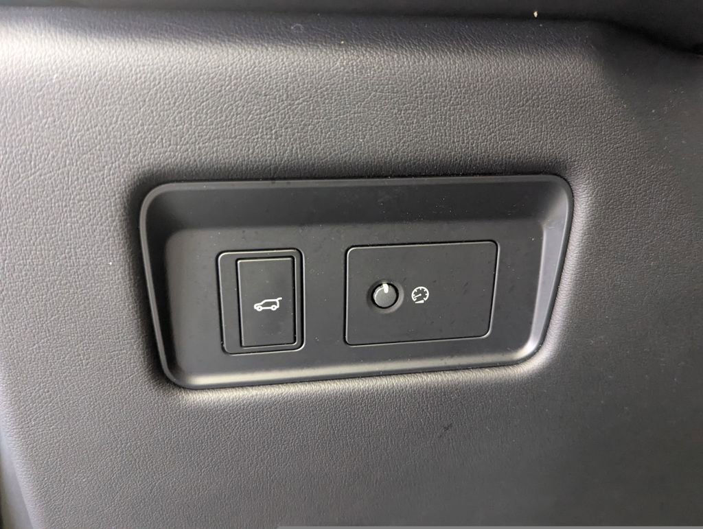 Used 2022 Jaguar F-PACE SVR image 47