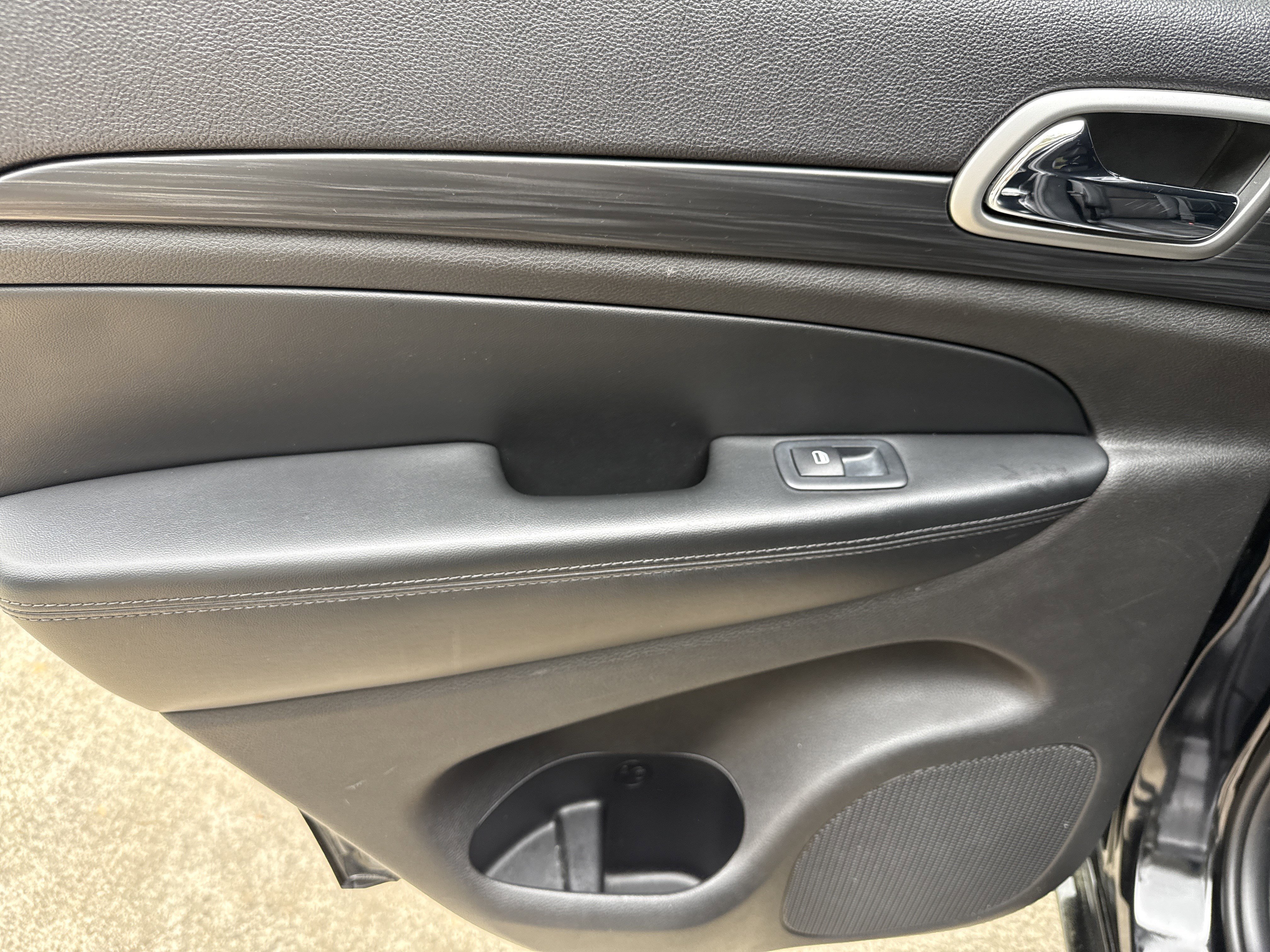 Used 2019 Jeep Grand Cherokee Altitude RWD image 21