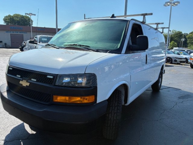 Used 2021 Chevrolet Express 3500 w/ Driver Convenience Package RWD image 6