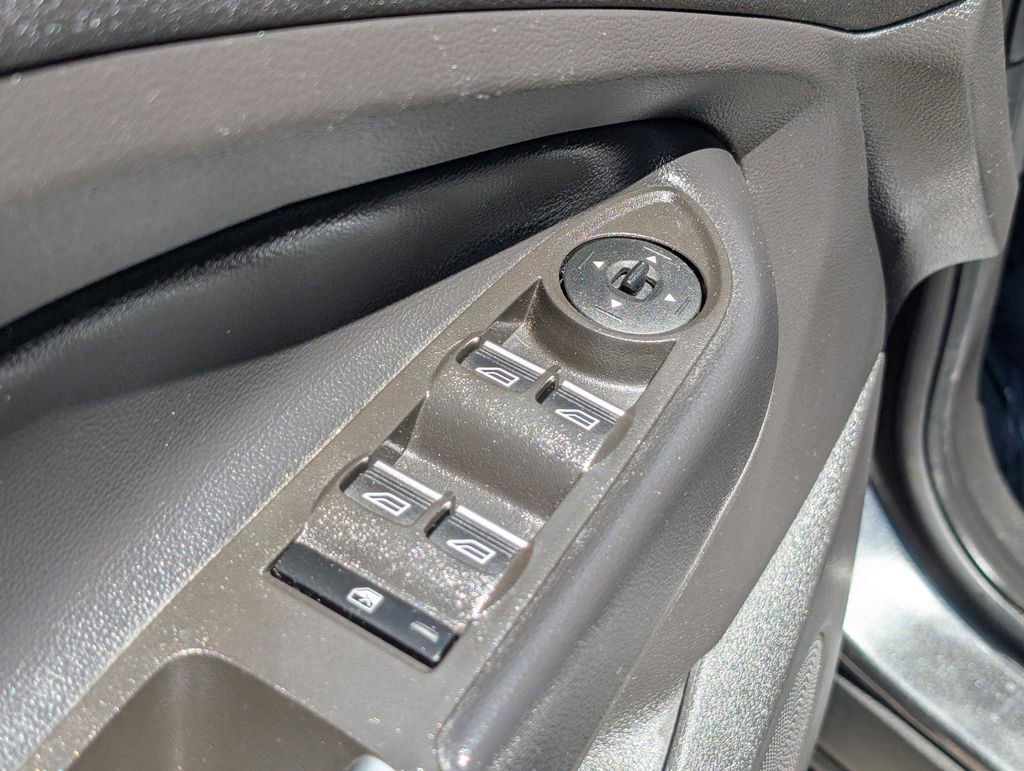 Used 2019 Ford Escape SE image 16