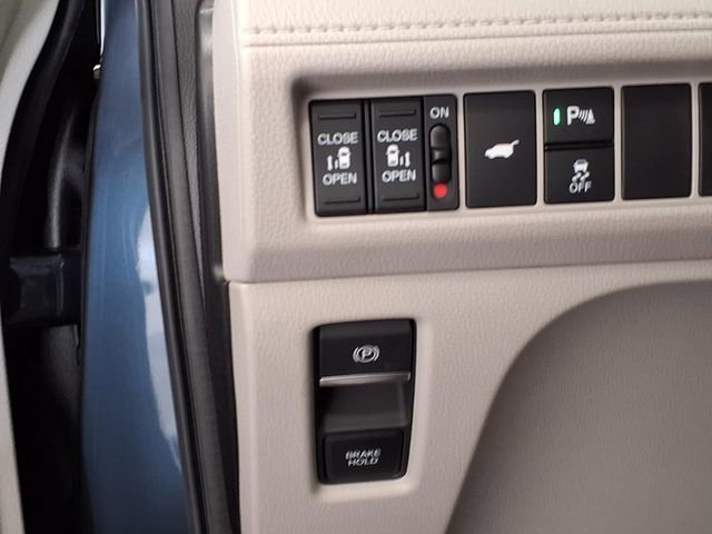 Used 2025 Honda Odyssey Elite image 17