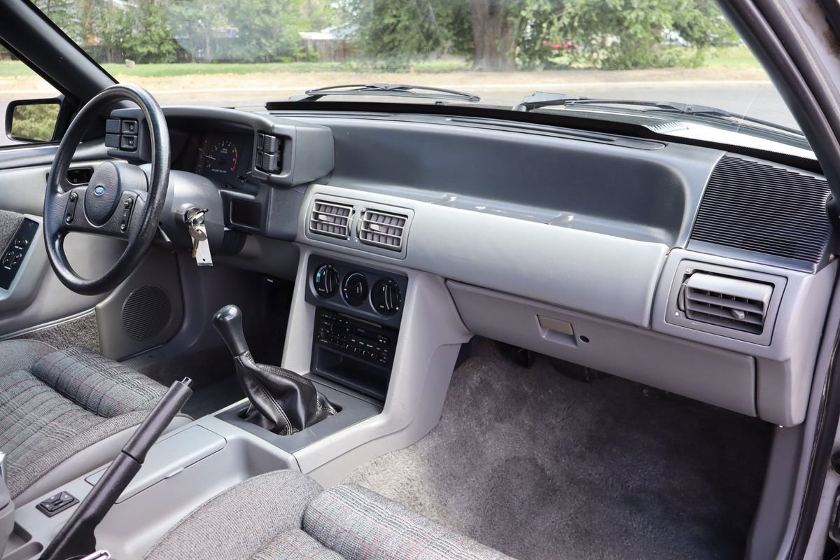 Used 1988 Ford Mustang GT RWD image 16