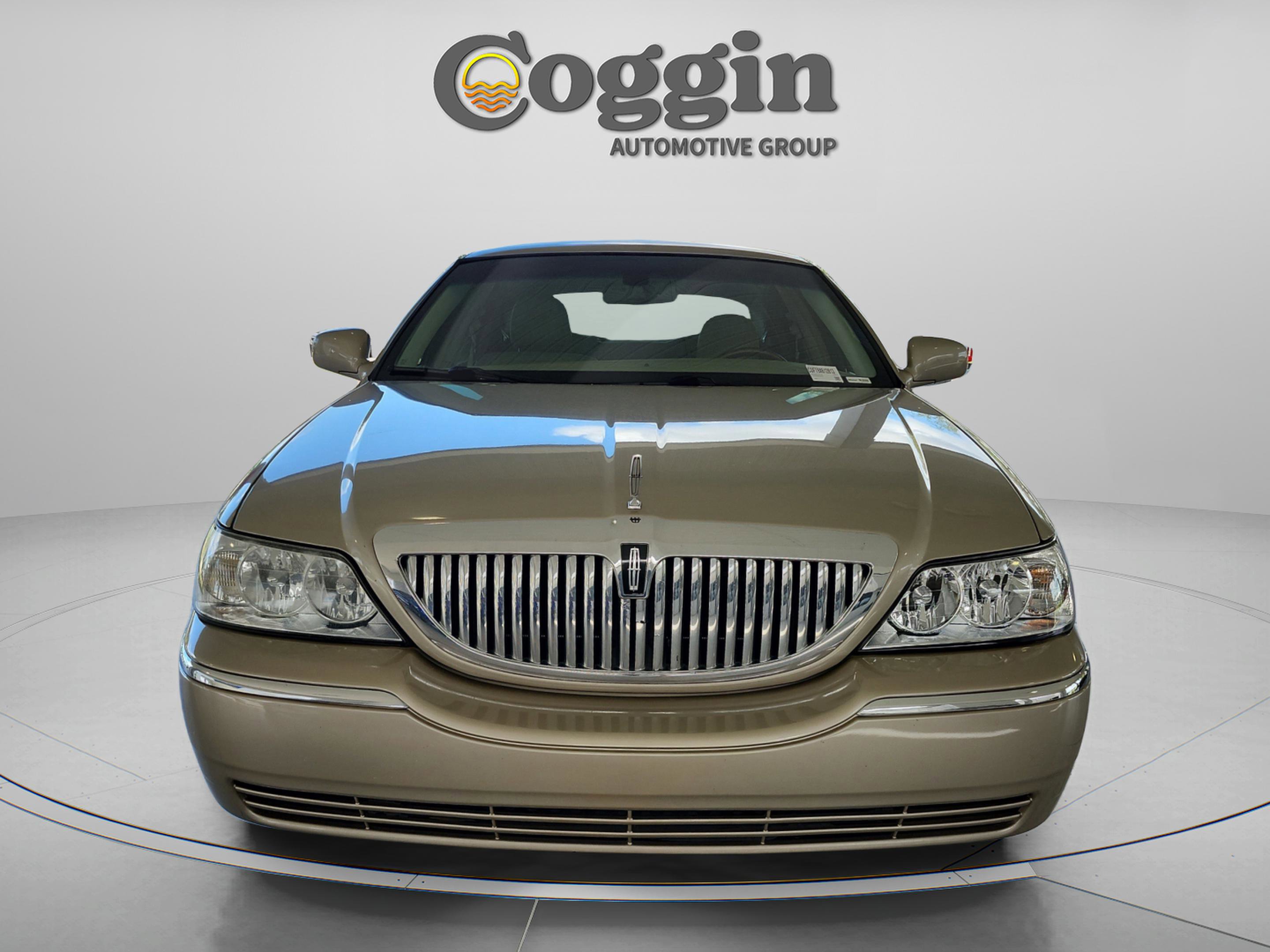 Used 2009 Lincoln Town Car Signature Limited RWD image 7