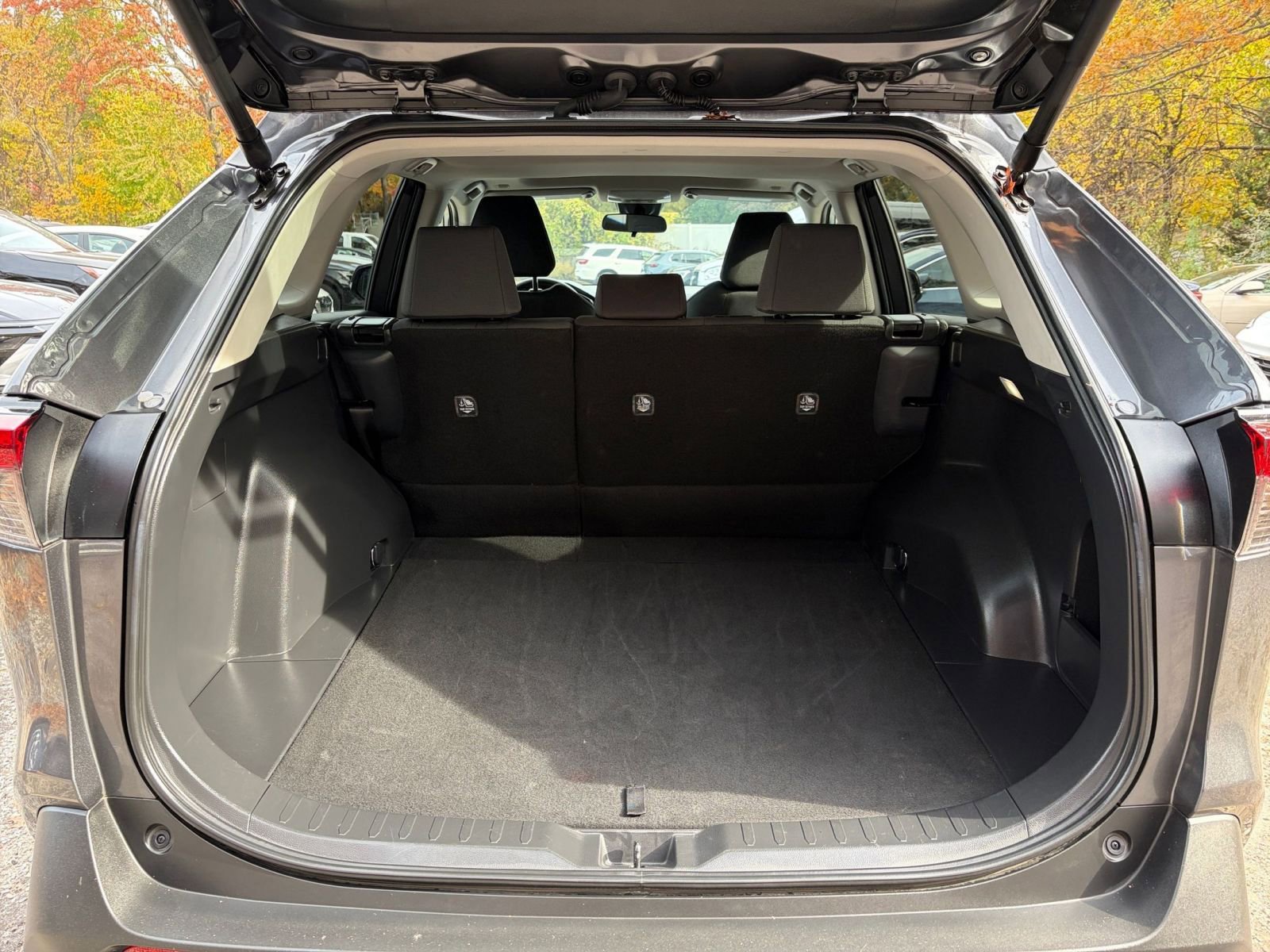 Used 2025 Toyota RAV4 XLE image 31