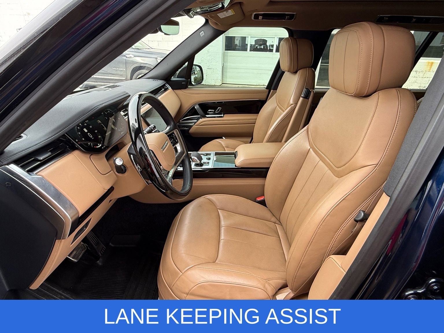 Used 2023 Land Rover Range Rover Long Wheelbase SE image 18