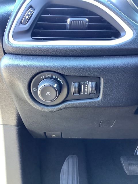 Used 2023 Chrysler Pacifica Touring-L w/ S Appearance Package AWD/4WD image 34