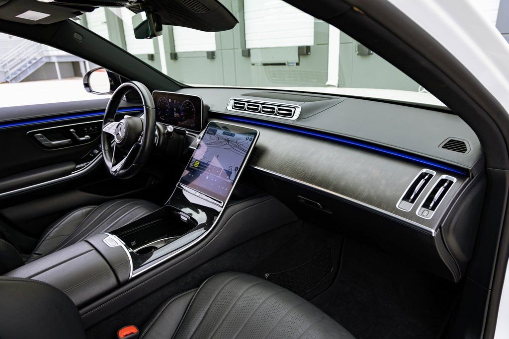 Used 2022 Mercedes-Benz S 580 4MATIC Sedan w/ AMG Line Package image 22