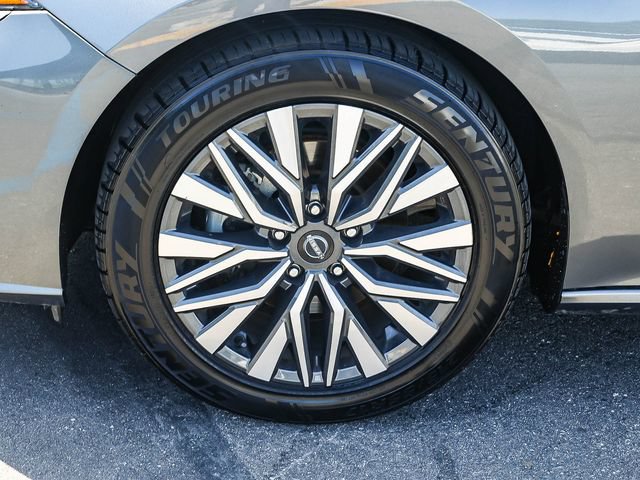 Used 2024 Nissan Altima 2.5 SV FWD image 9