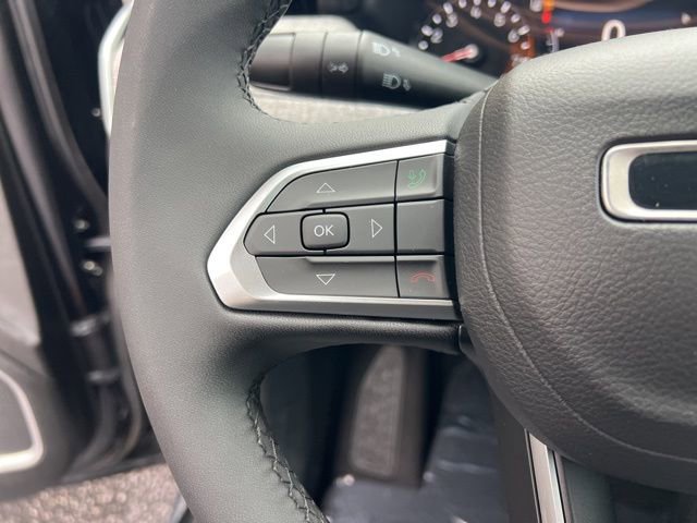 Used 2024 Jeep Compass Latitude image 11