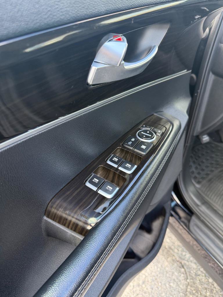 Used 2020 Kia Sorento LX FWD image 42