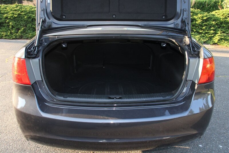 Used 2010 Kia Optima LX FWD image 15
