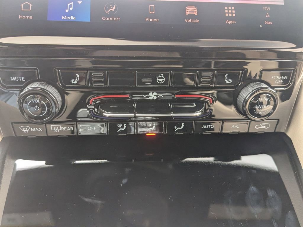 New 2025 Jeep Grand Cherokee Limited w/ Trailer Tow Package image 24