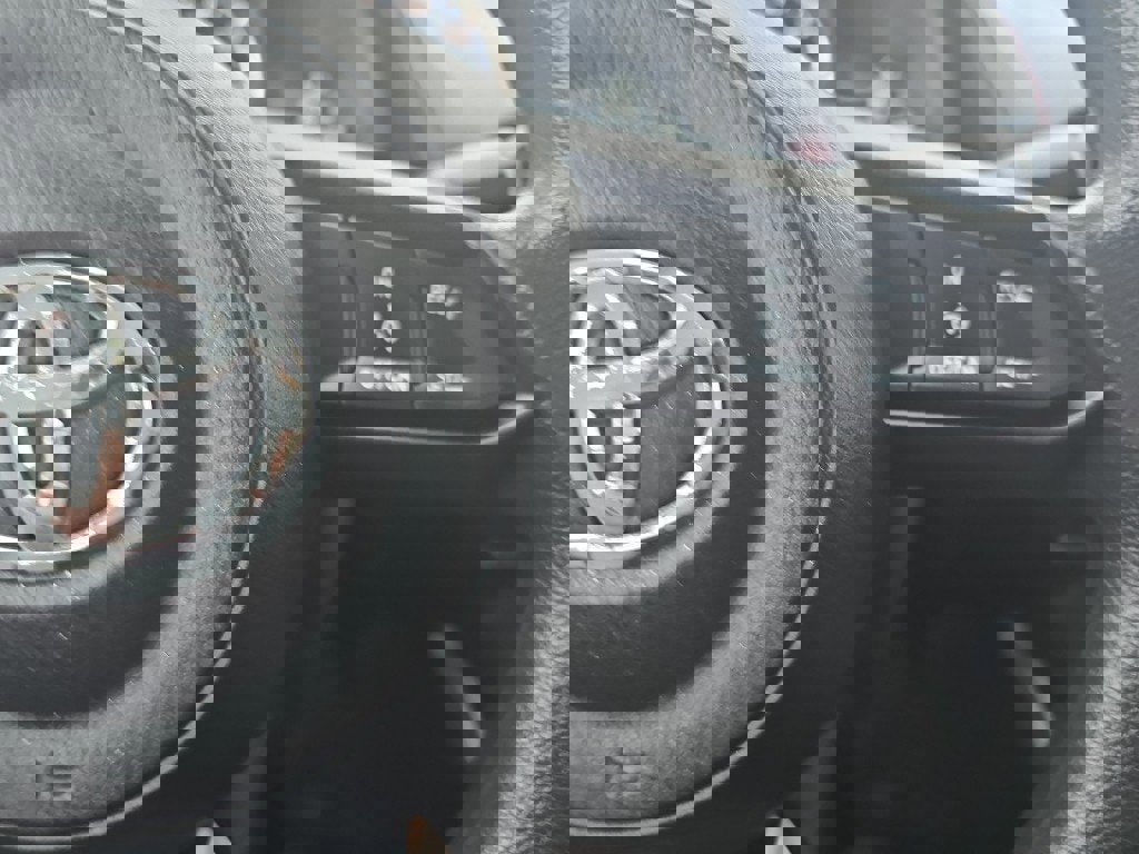 Used 2019 Toyota Yaris LE image 14