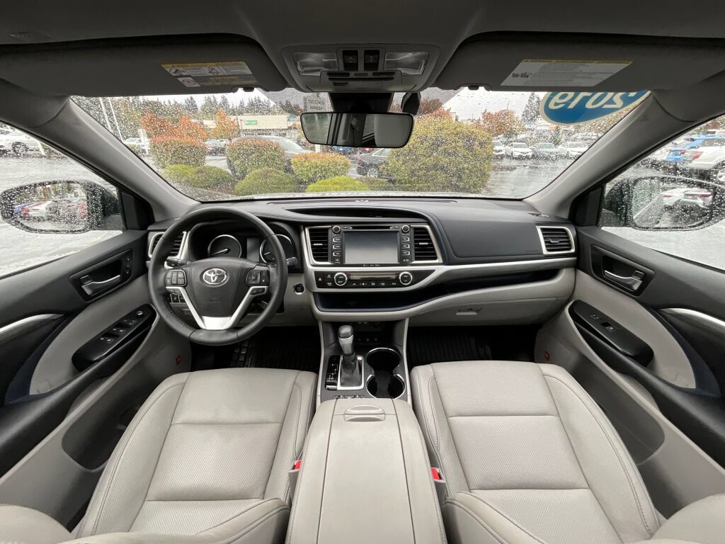 Used 2019 Toyota Highlander Limited Platinum AWD/4WD image 17