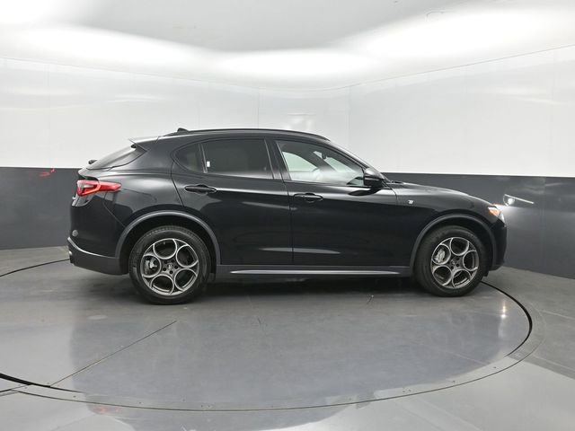 Used 2023 Alfa Romeo Stelvio Ti AWD/4WD image 33