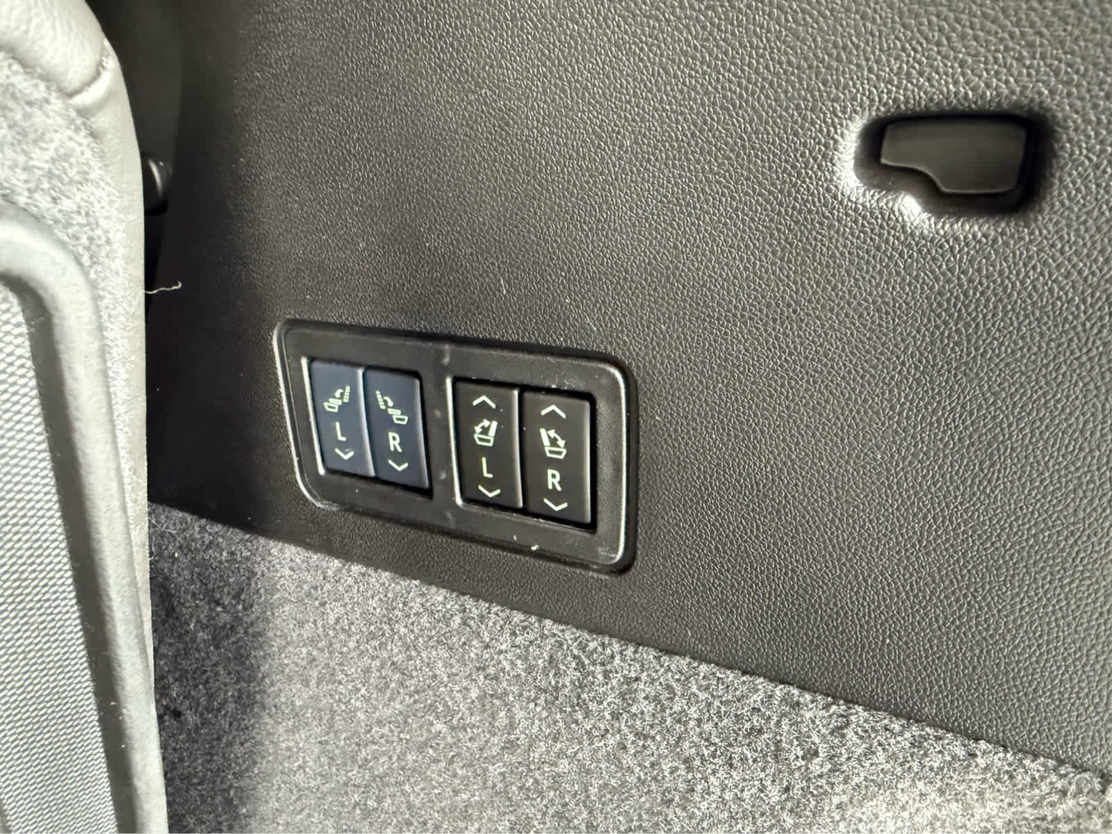 Used 2025 Cadillac XT6 Premium Luxury w/ Technology Package image 30