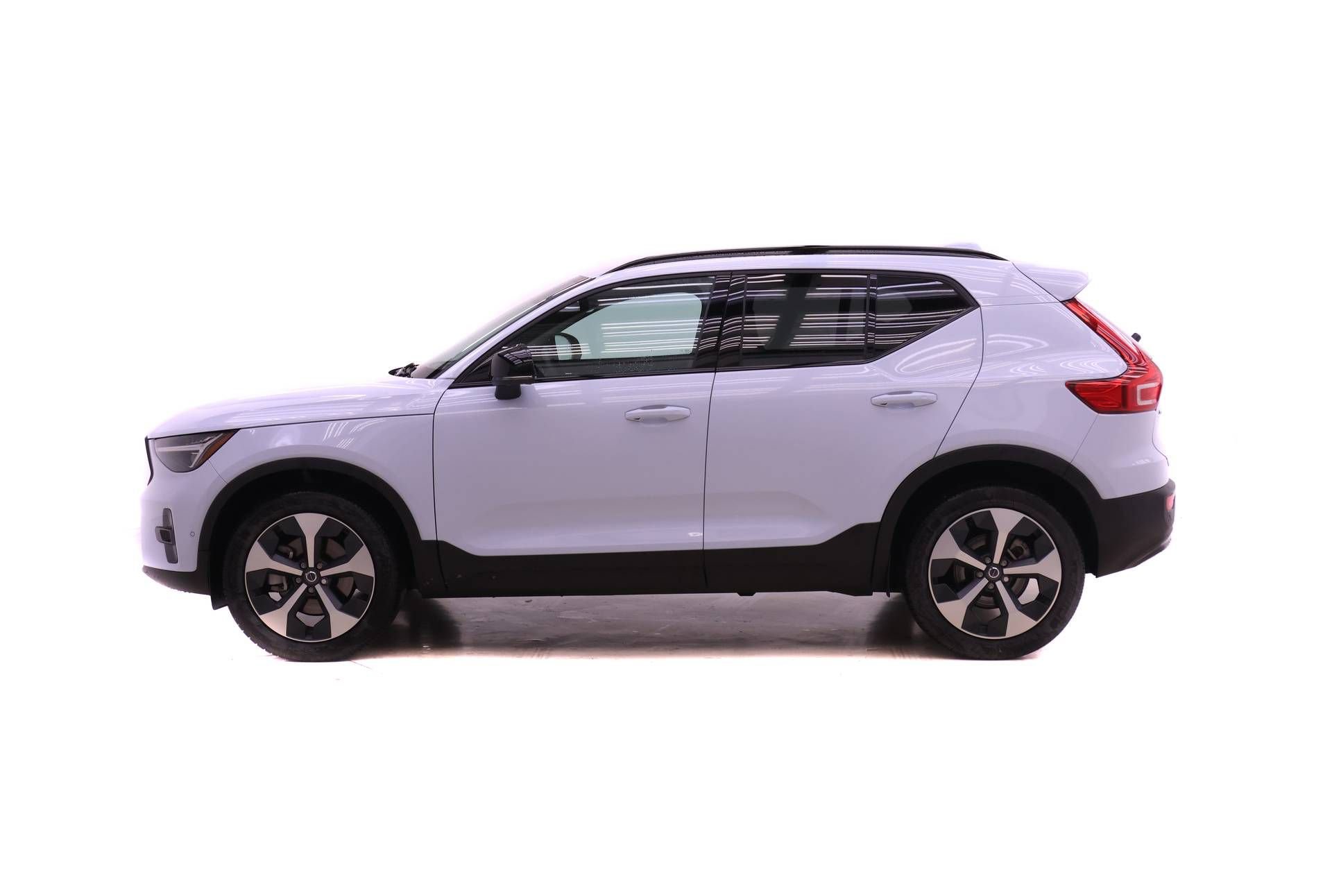 New 2026 Volvo XC40 B5 Plus w/ Protection Package Premier AWD/4WD image 3