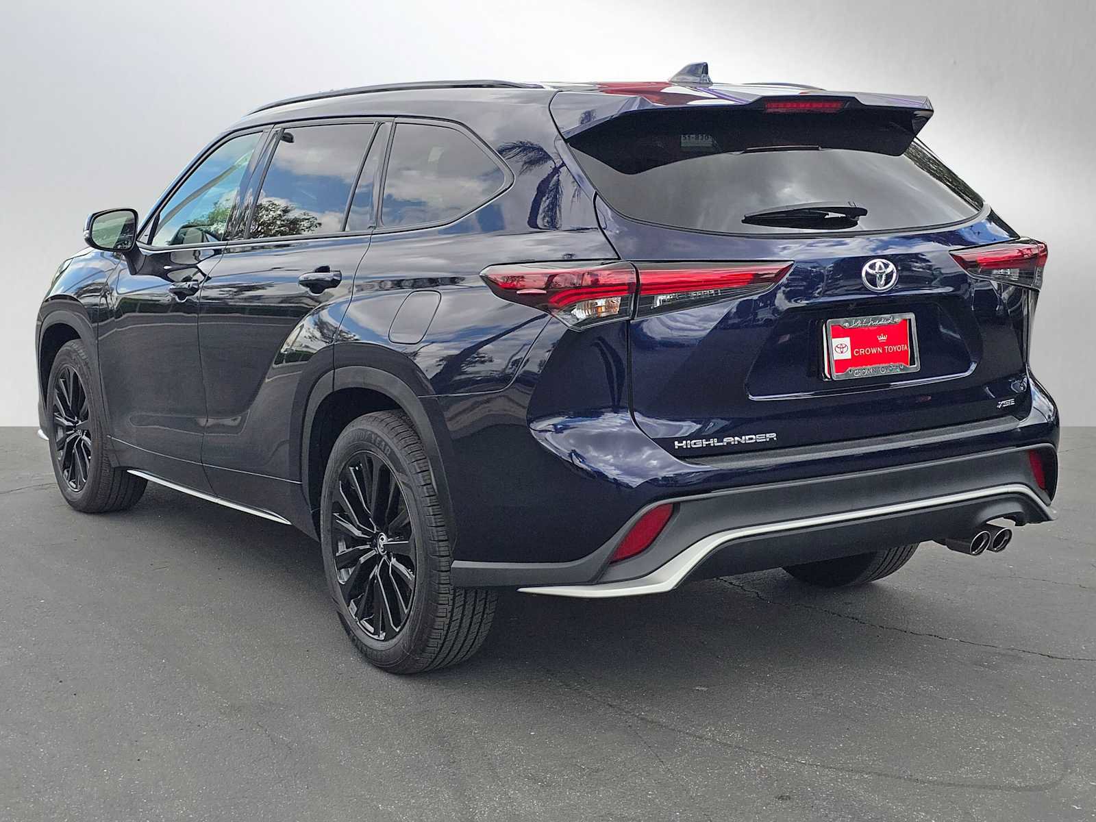 Used 2024 Toyota Highlander XSE FWD image 5