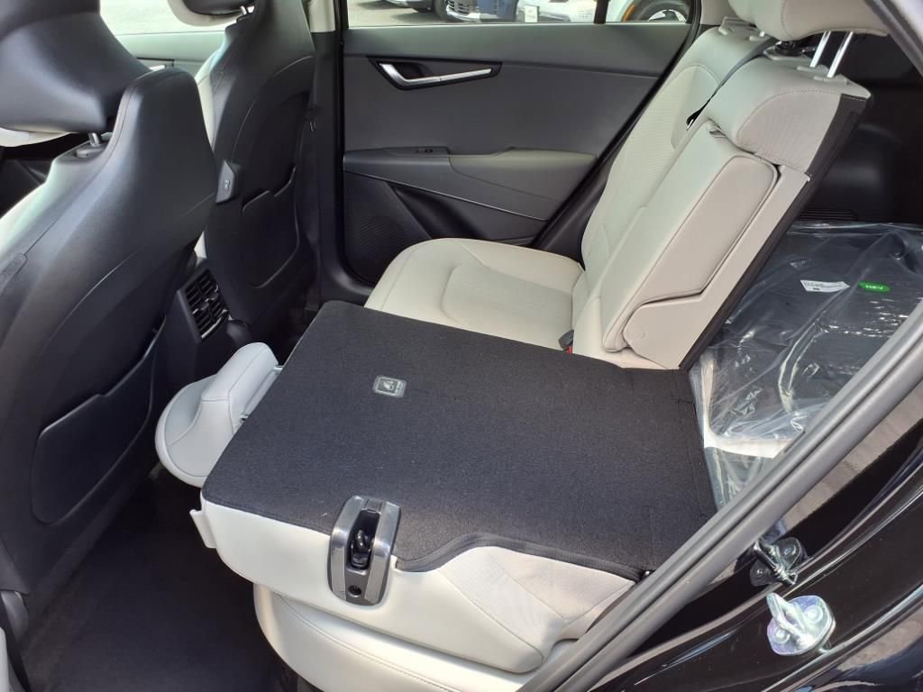 New 2025 Kia Niro EX image 12