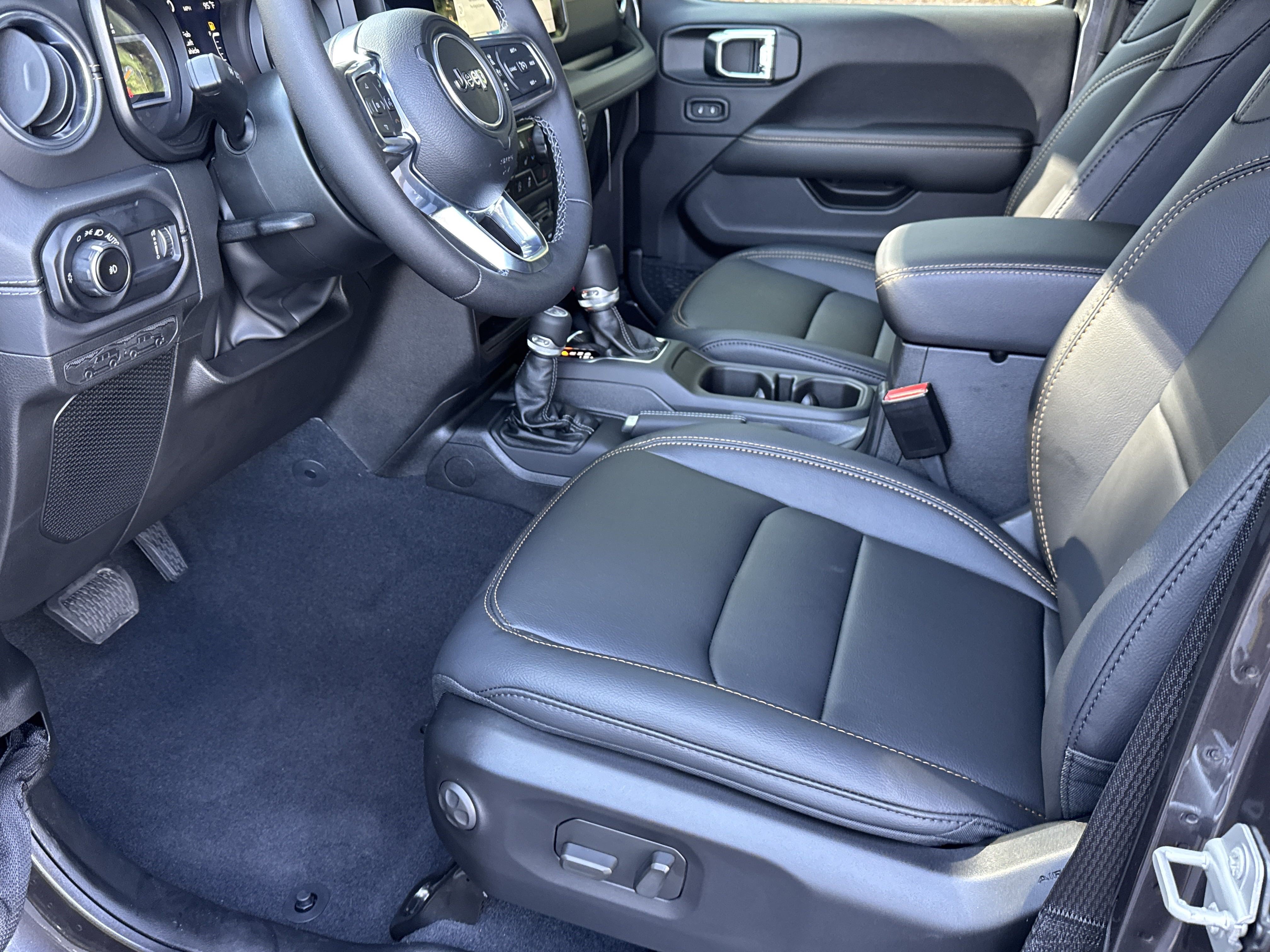 New 2025 Jeep Wrangler Unlimited Sahara AWD/4WD image 16