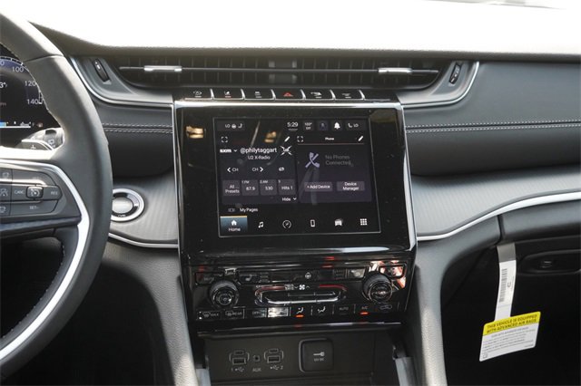 New 2025 Jeep Grand Cherokee Altitude image 14