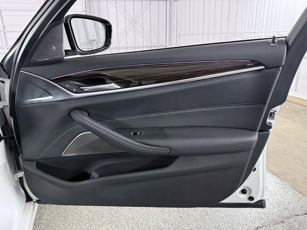 Used 2023 BMW 530e xDrive w/ Premium Package image 30