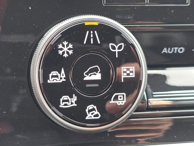 New 2025 Nissan Armada SL w/ Captain's Chari Seat Package image 10