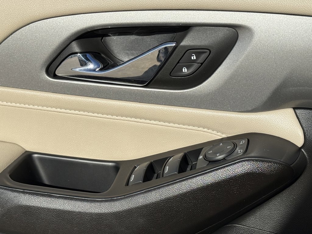 Used 2023 Chevrolet Traverse LS FWD image 23