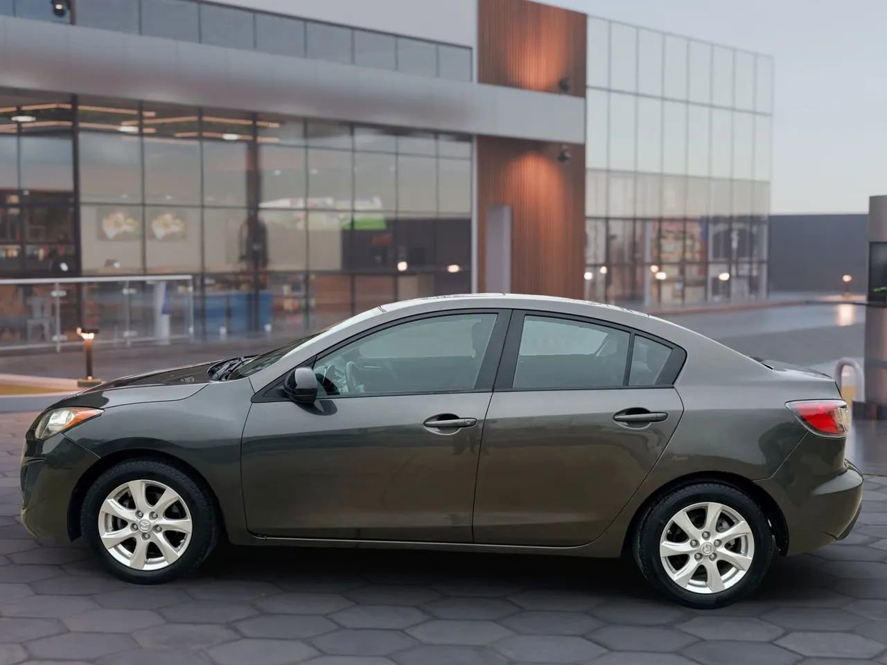 Used 2010 MAZDA MAZDA3 i Touring FWD image 6