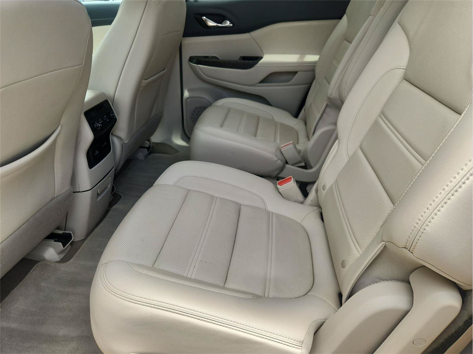 Used 2020 GMC Acadia Denali w/ Trailering Package FWD image 25