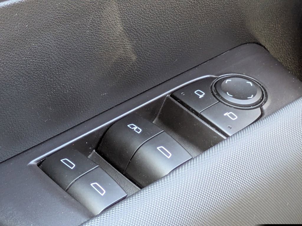 Used 2023 Chevrolet Colorado Z71 w/ Z71 Convenience Package 2 image 24