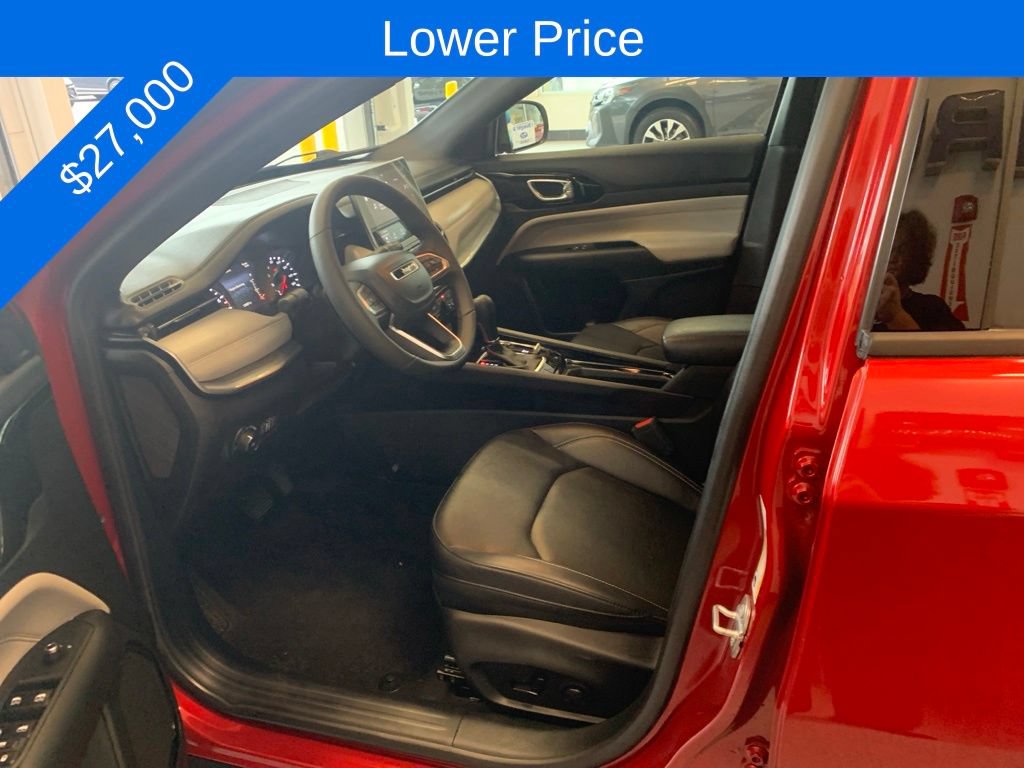 Used 2025 Jeep Compass Limited AWD/4WD image 3