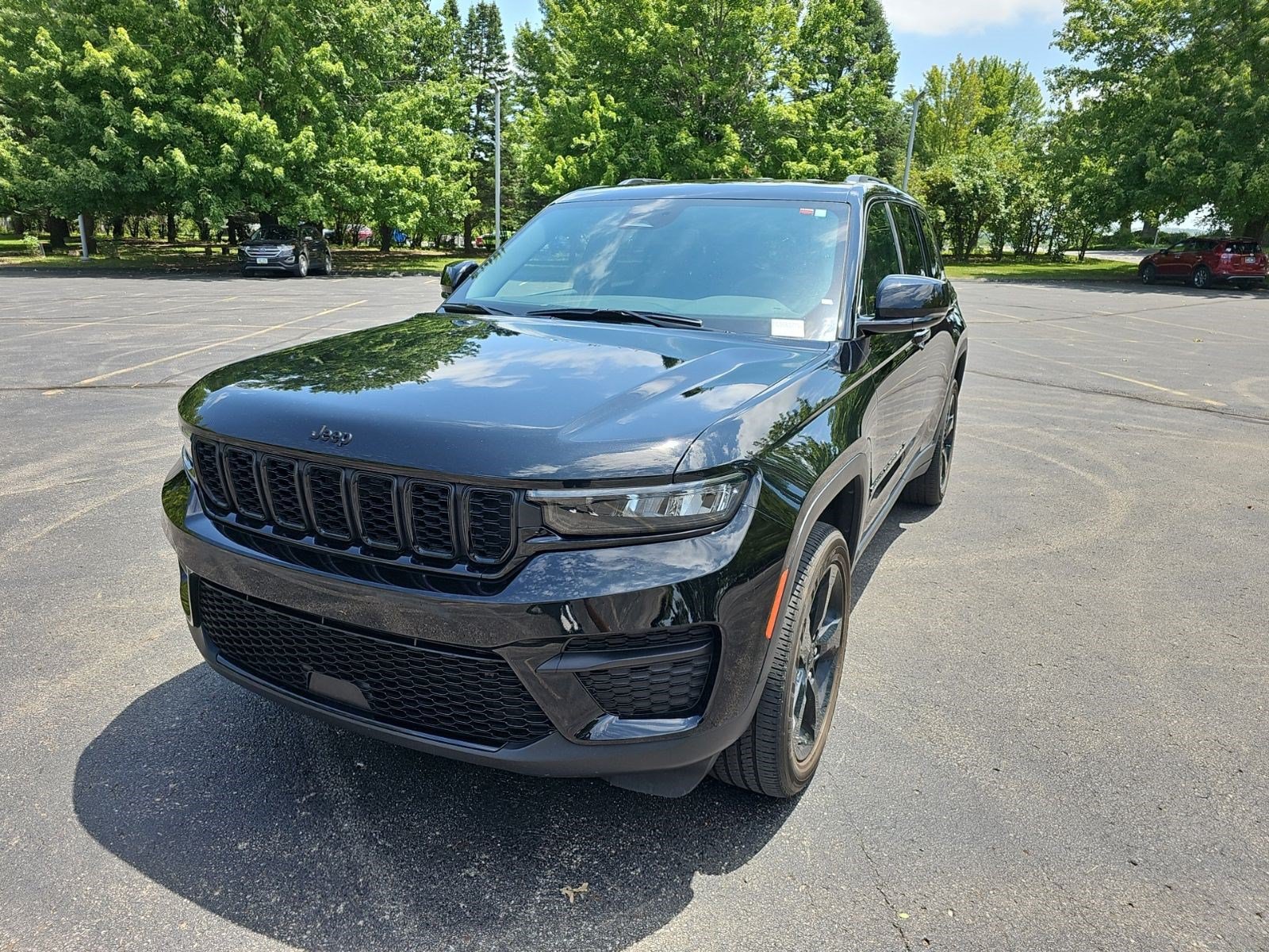 Used 2023 Jeep Grand Cherokee Altitude AWD/4WD image 2