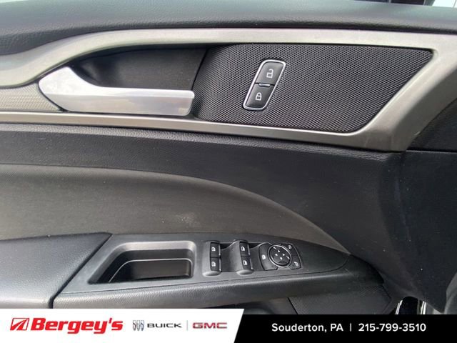 Used 2018 Ford Fusion SE w/ Fusion SE Technology Package image 26