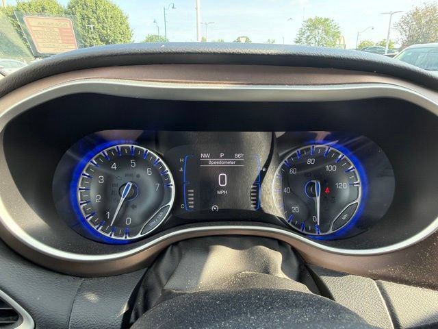 Used 2017 Chrysler Pacifica Touring FWD image 27