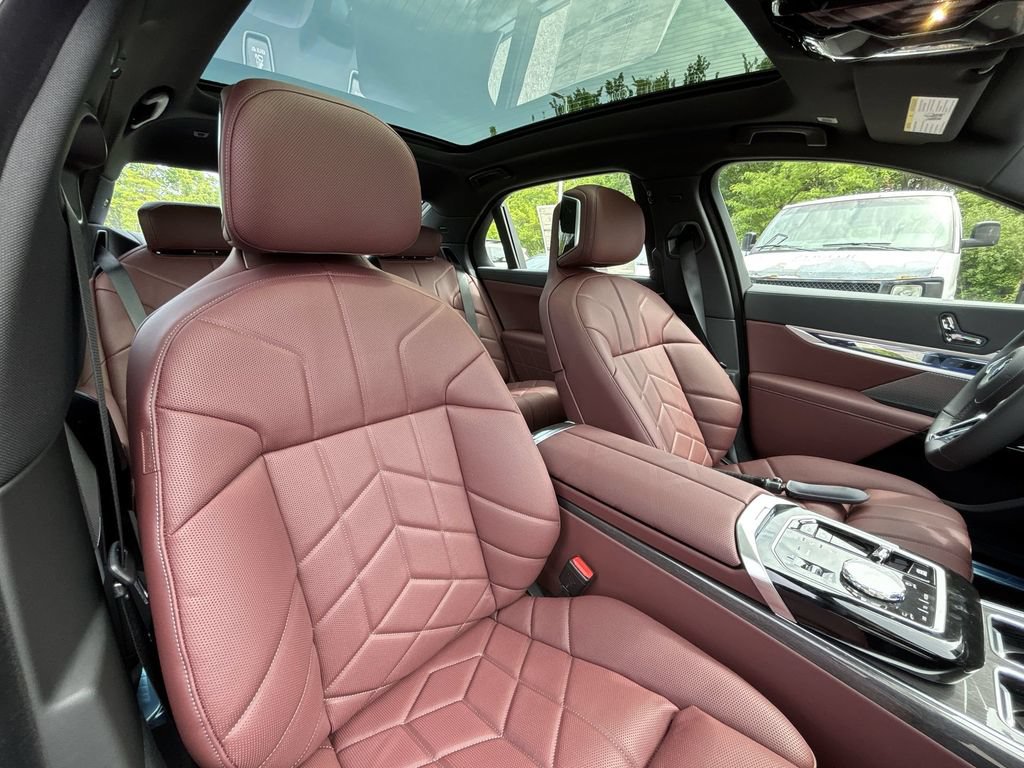 Used 2026 BMW 760i xDrive w/ Luxury Rear Seating Package AWD/4WD image 27