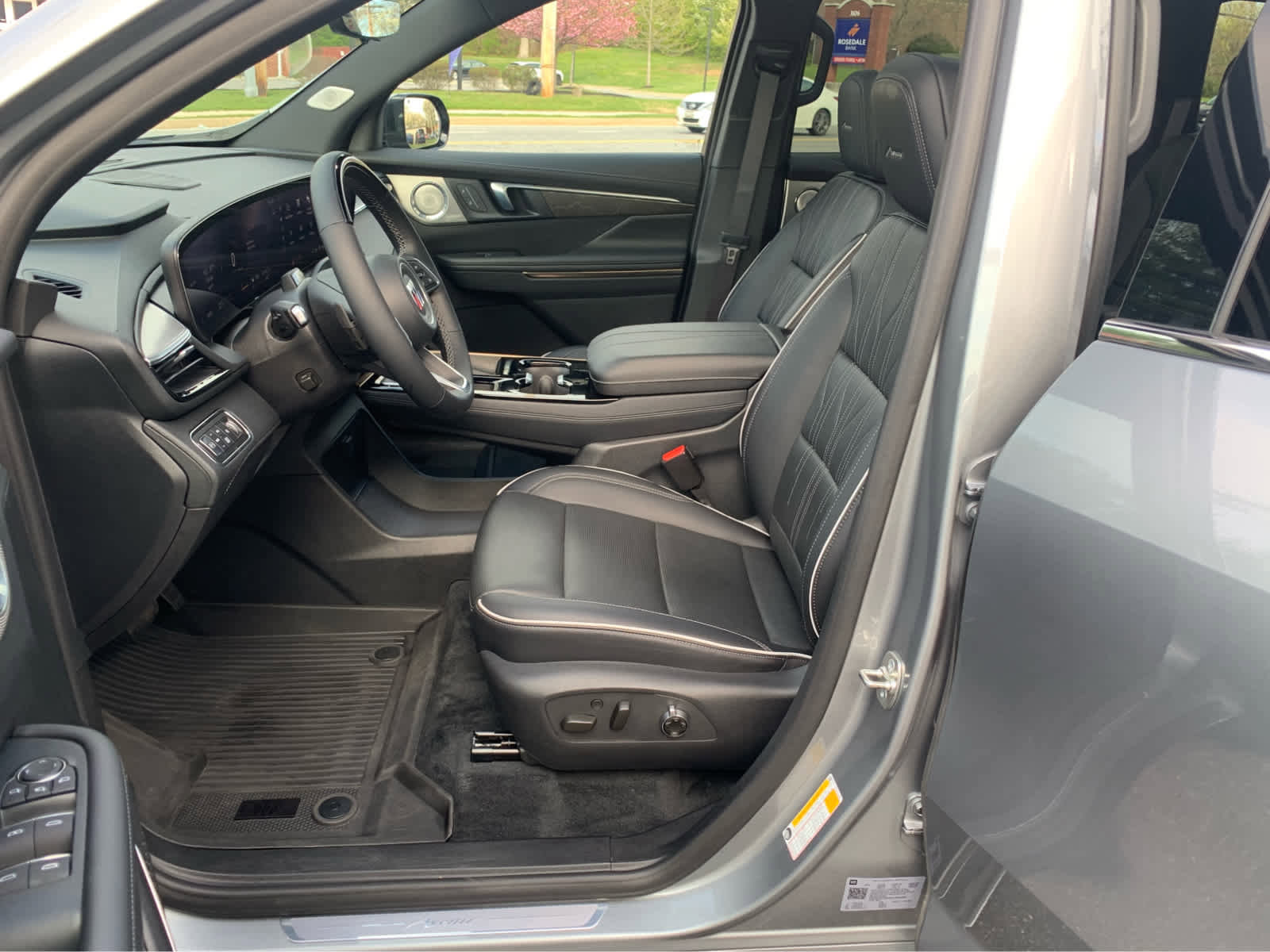 Used 2025 Buick Enclave Avenir w/ Super Cruise Package AWD/4WD image 11