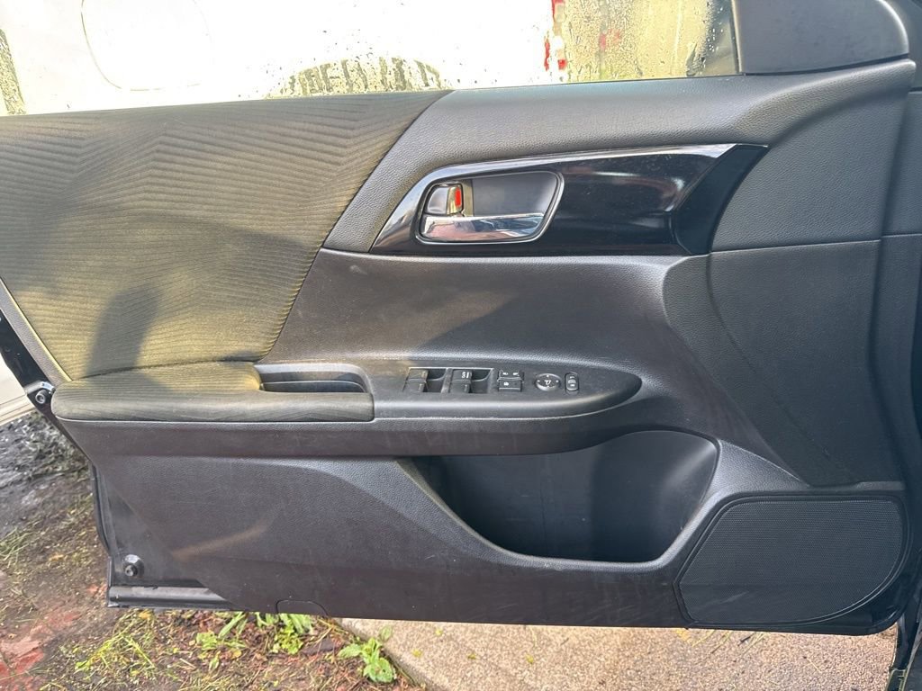 Used 2017 Honda Accord LX image 9