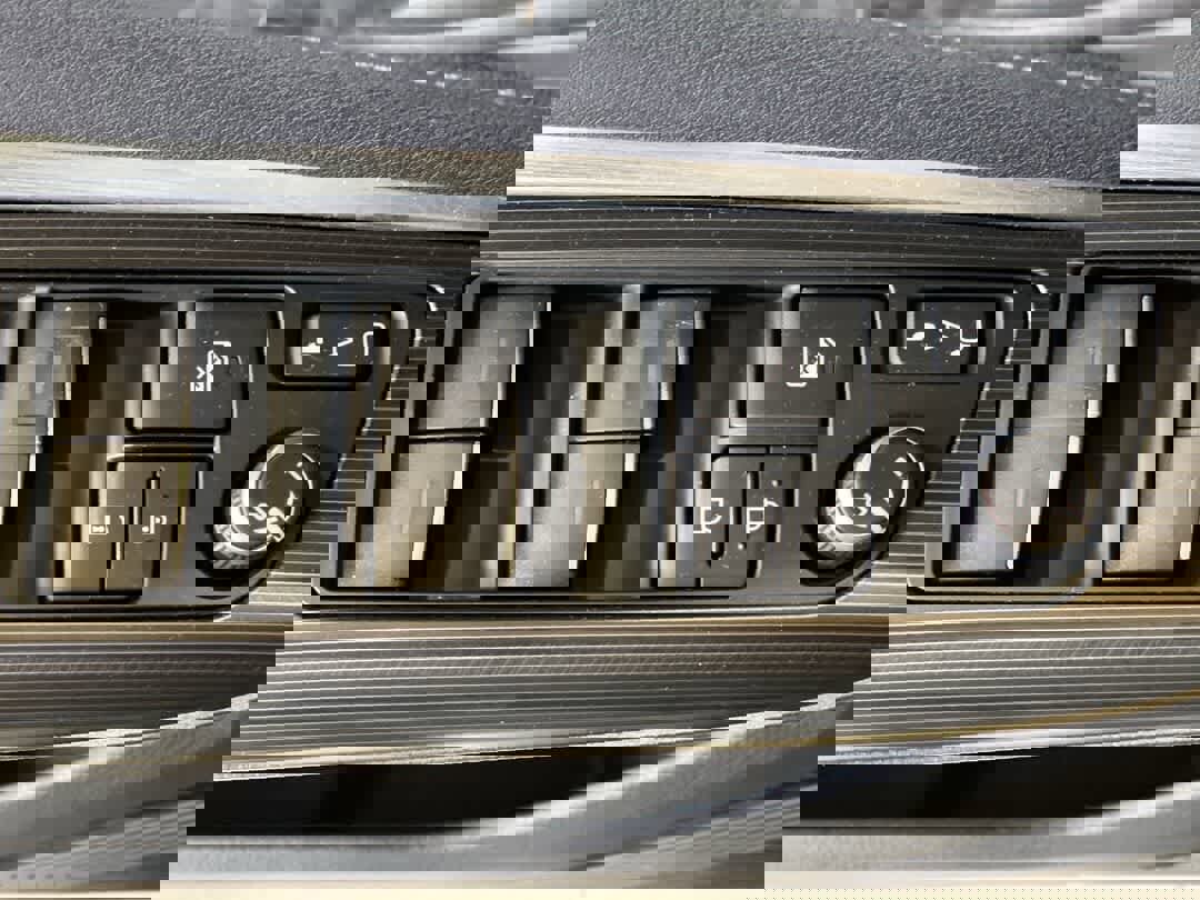 Used 2021 Toyota Venza XLE w/ Softex Package image 16