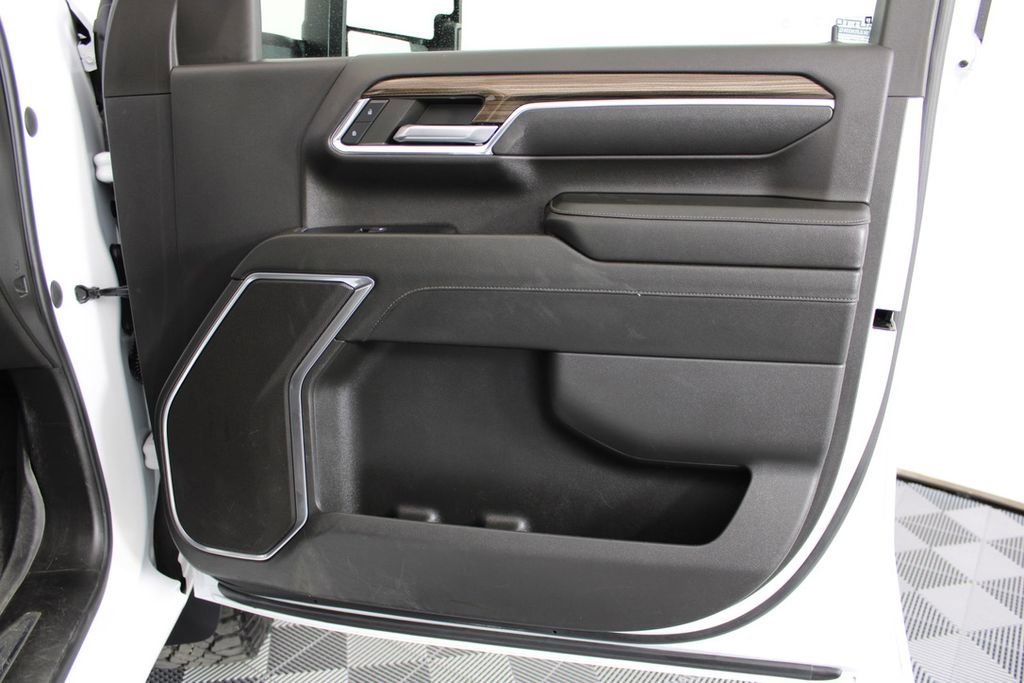 Used 2024 Chevrolet Silverado 3500 LT w/ Convenience Package AWD/4WD image 32