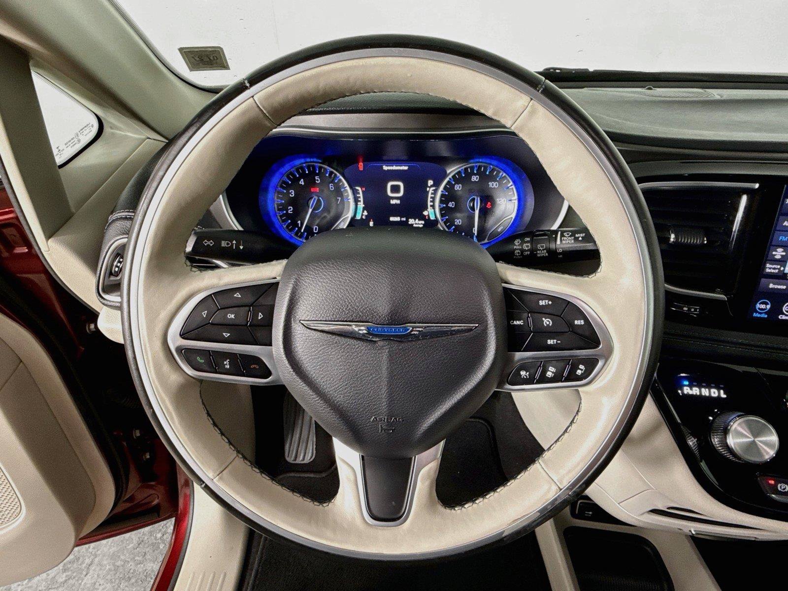 Used 2019 Chrysler Pacifica Limited w/ Advanced Safetytec Group FWD image 4