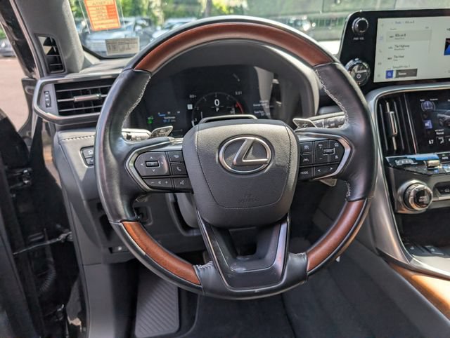 Used 2025 Lexus LX 700h Luxury AWD/4WD image 18