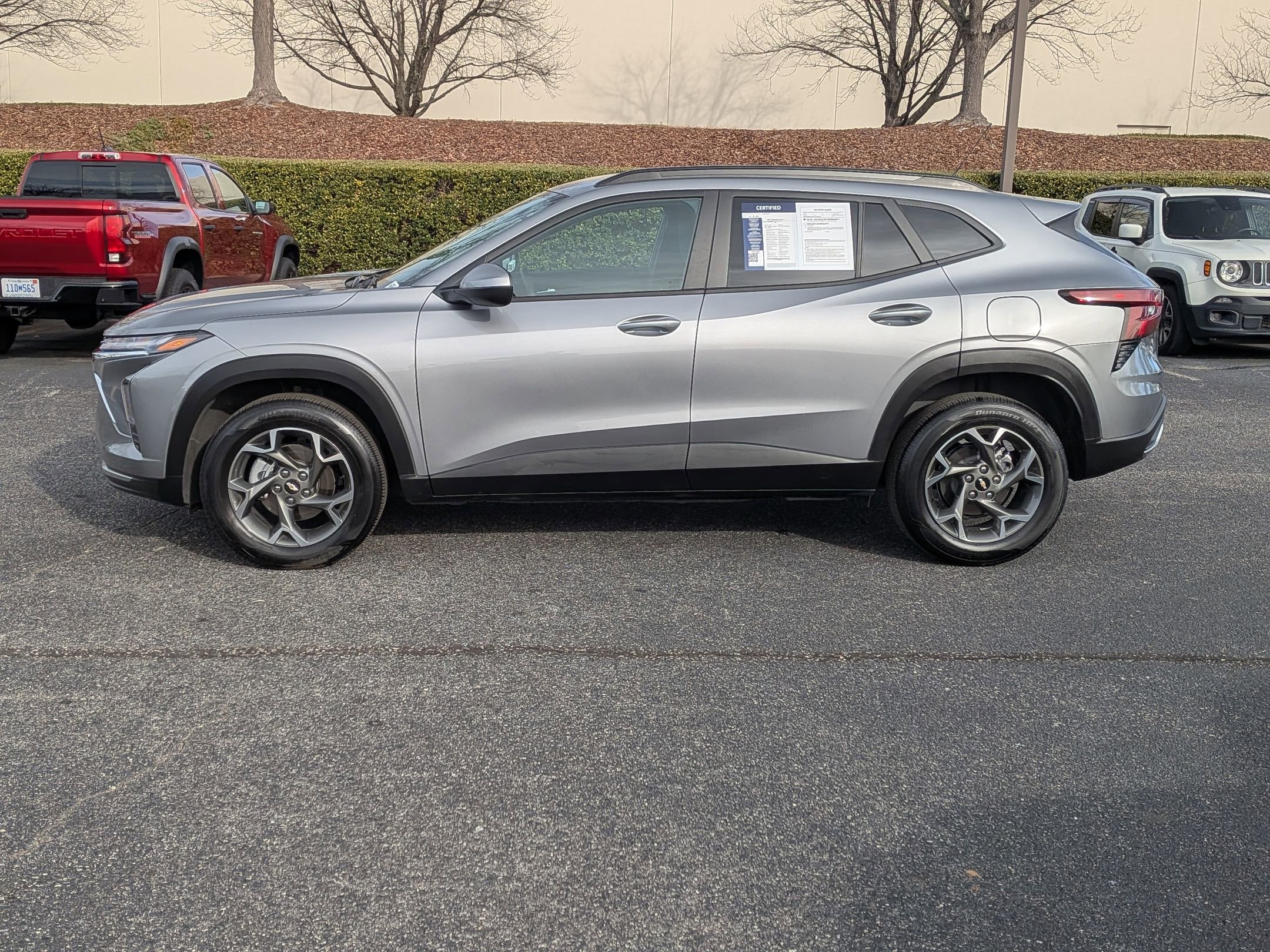 Certified 2025 Chevrolet Trax LT w/ LT Convenience Package image 6