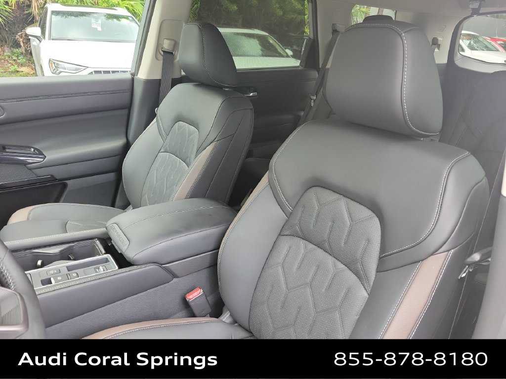 Used 2026 Nissan Pathfinder Platinum FWD image 19